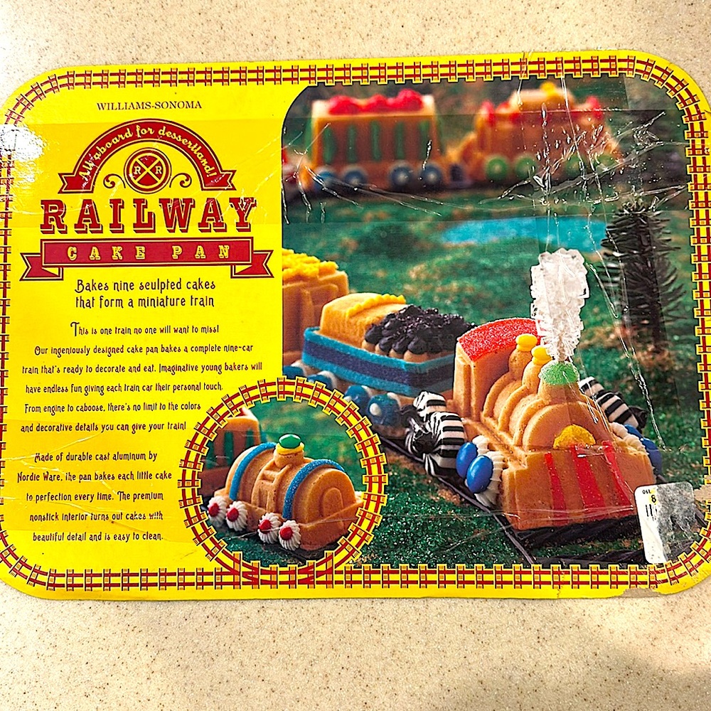 Williams Sonoma Railway / Train Cake Pan by Nordic Warr